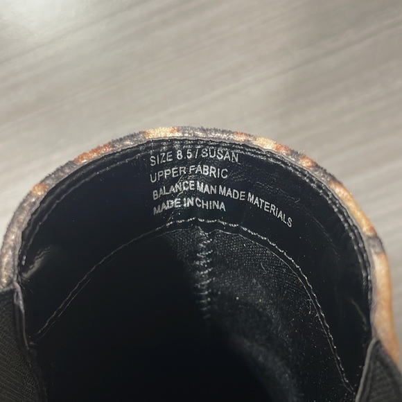 Jane and the shoe cheetah booties - Picture 2 of 4